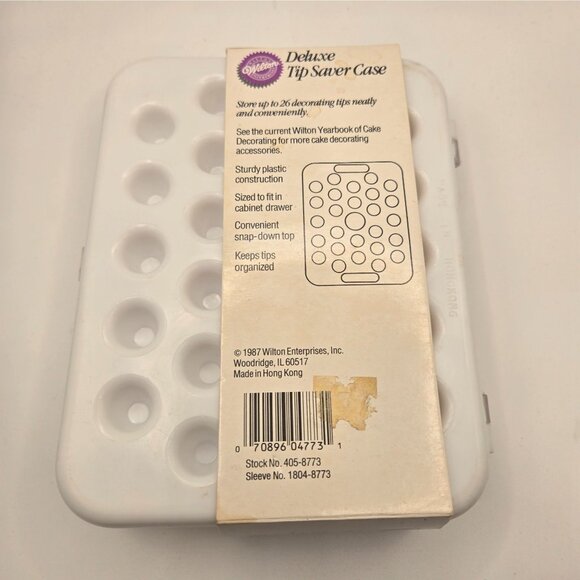 Wilton Deluxe Tip Saver Case Holds 26 Decorating Tips Sturdy Plastic Snap-Down T - Picture 3 of 3